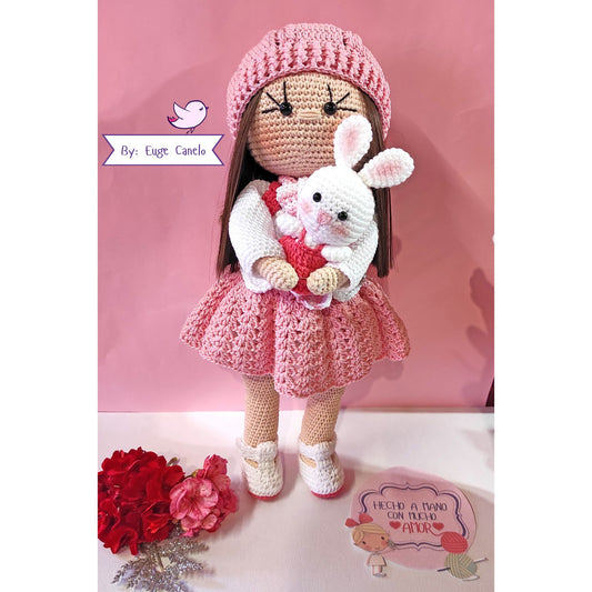 Muñeca con conejo y vestido a crochet